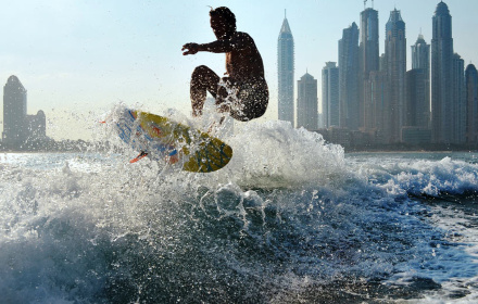 Wakeboarding and wakesurfing in Dubai