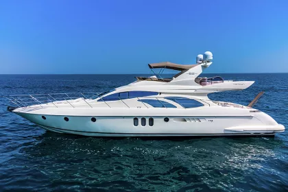 Rent Azimut 62 Lucky Star yacht in Dubai - Image 1