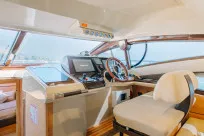 Rent Azimut 48 No Regrets yacht in Dubai - Image 3