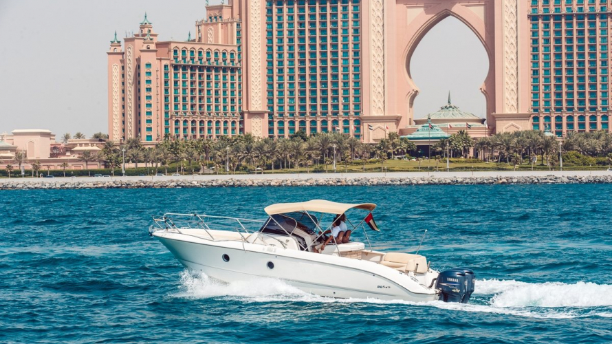 Rent Key Largo 30 (Dubai Marina, JBR and Atlantis tour)