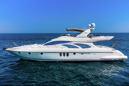 Rent Azimut 62 Lucky Star yacht in Dubai