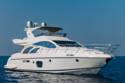 Rent Azimut 55 8ofUS  in Dubai - Image 1
