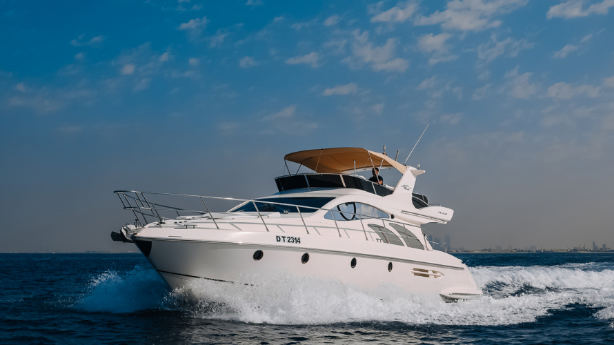 Rent Azimut 50 Candy