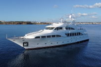 Rent Benetti 115ft Gallus yacht in Dubai - Image 3
