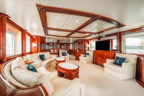 Rent Benetti 115ft Gallus yacht in Dubai - Image 2
